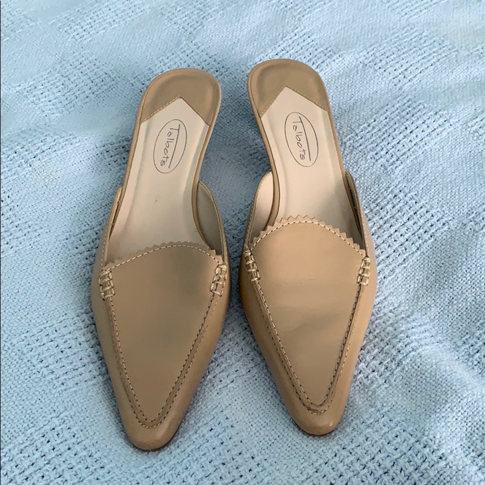 Nude Talbots size 7 pointed toe low heels